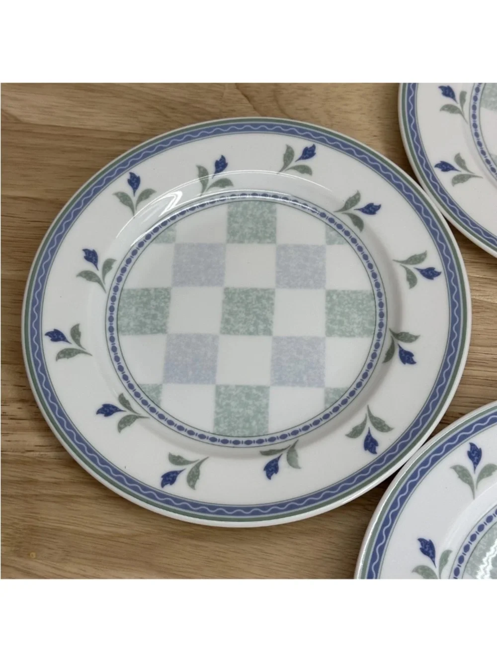 Vintage Oneida Gaiety Salad Round Plates Set 4 Blue Floral Check Porcelain Dish